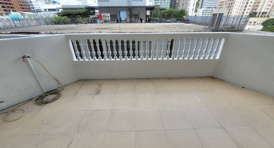 Condo en alquiler de 4 habitaciones en Khlong Toei, Bangkok