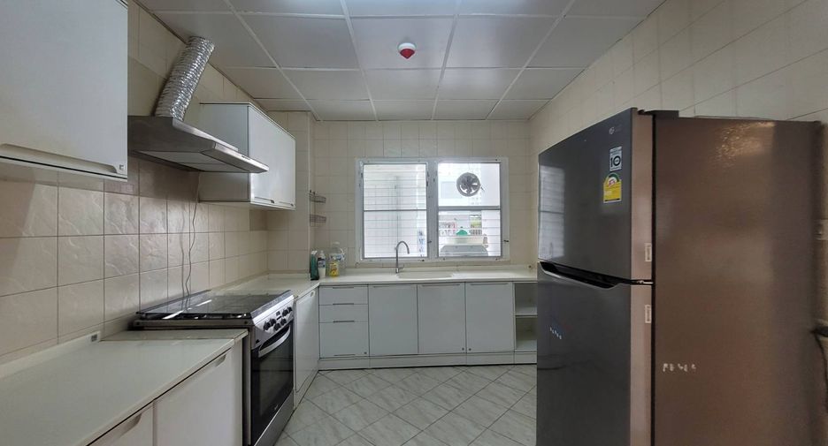 Condo en alquiler de 4 habitaciones en Khlong Toei, Bangkok
