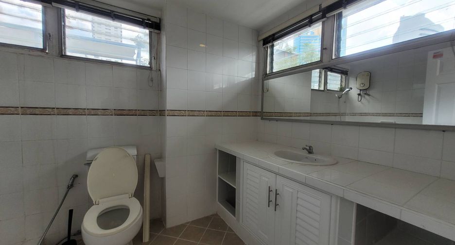 Condo en alquiler de 4 habitaciones en Khlong Toei, Bangkok