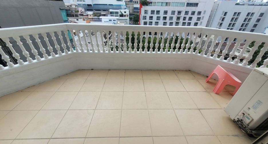 Condo en alquiler de 4 habitaciones en Khlong Toei, Bangkok