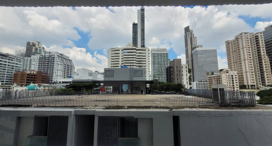 Condo en alquiler de 4 habitaciones en Khlong Toei, Bangkok
