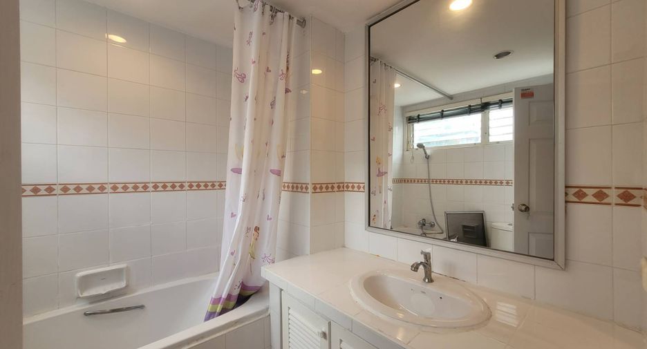Condo en alquiler de 4 habitaciones en Khlong Toei, Bangkok
