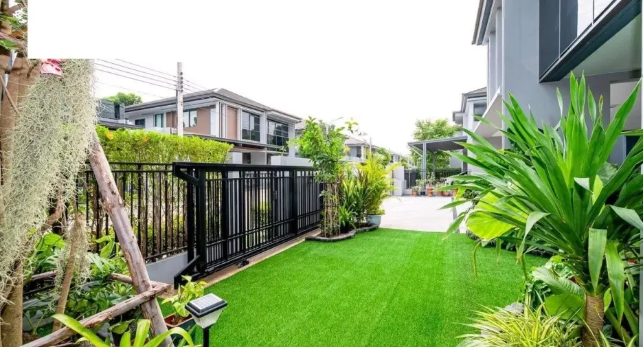 For sale and for rent 4 bedrooms house in Bang Kapi, Bangkok