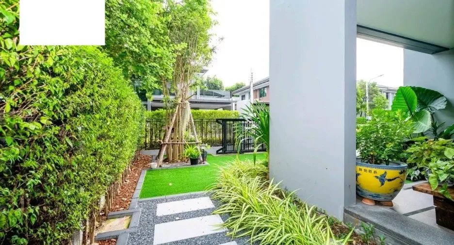 For sale and for rent 4 bedrooms house in Bang Kapi, Bangkok