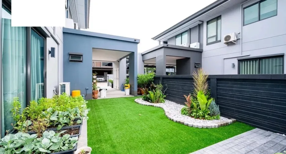 For sale and for rent 4 bedrooms house in Bang Kapi, Bangkok