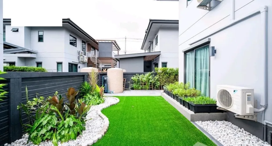 For sale and for rent 4 bedrooms house in Bang Kapi, Bangkok
