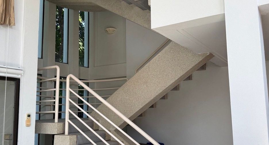 Casa en alquiler de 3 habitaciones en Khan Na Yao, Bangkok