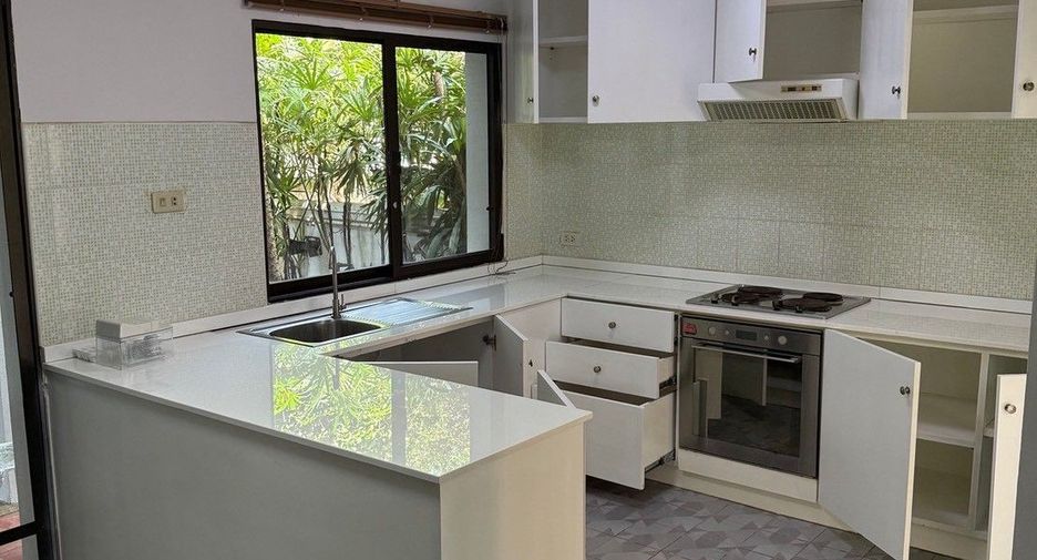 Casa en alquiler de 3 habitaciones en Khan Na Yao, Bangkok