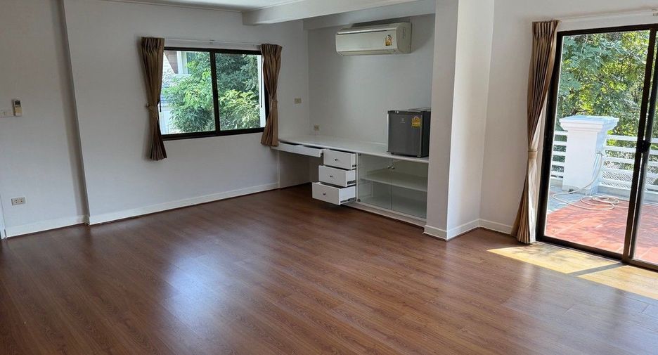 Casa en alquiler de 3 habitaciones en Khan Na Yao, Bangkok