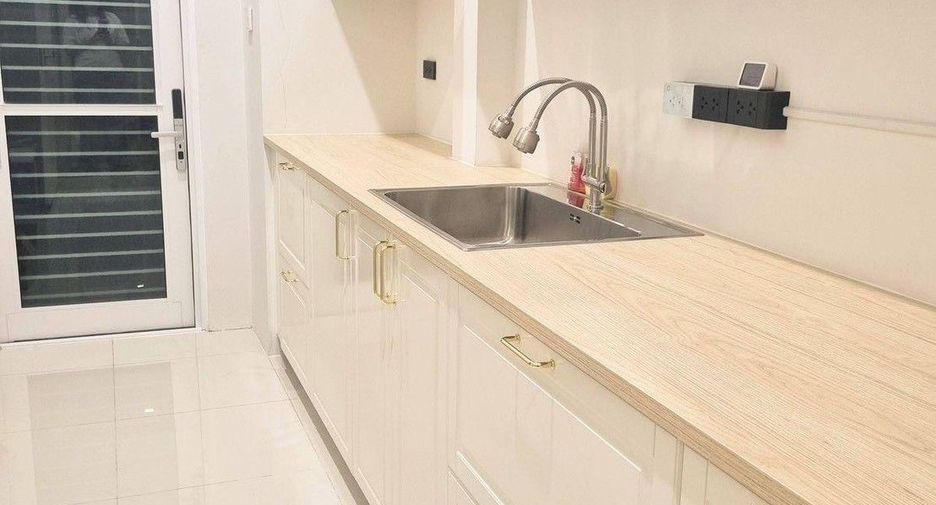 For rent 4 bedrooms house in Chatuchak, Bangkok