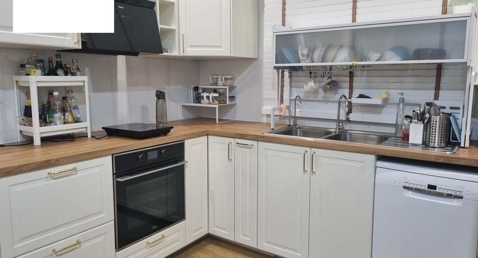For rent 4 bedrooms house in Chatuchak, Bangkok