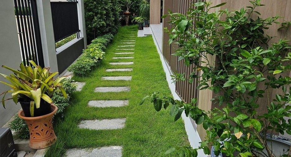 For rent 4 bedrooms house in Chatuchak, Bangkok