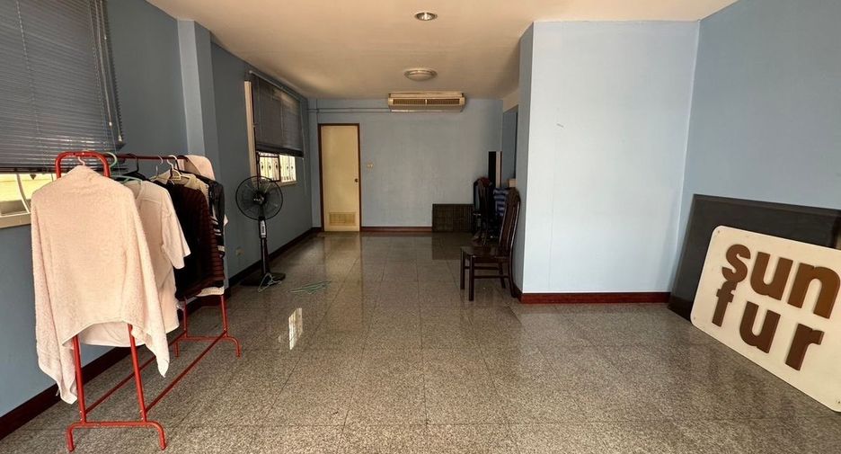 Haus zum Kauf und zur Miete mit 3 Zimmer in Min Buri, Bangkok