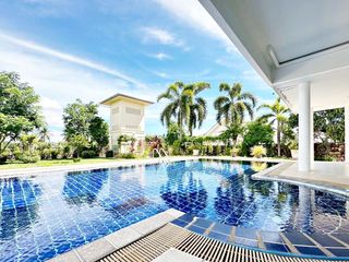 Villa en venta de 6 habitaciones en Bang Lamung, Chonburi