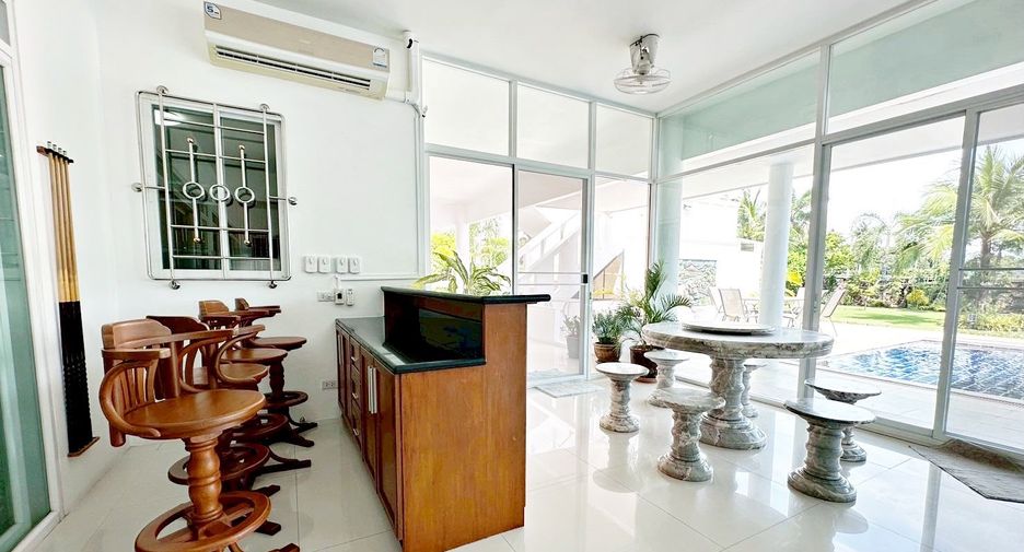 Villa en venta de 6 habitaciones en Bang Lamung, Chonburi