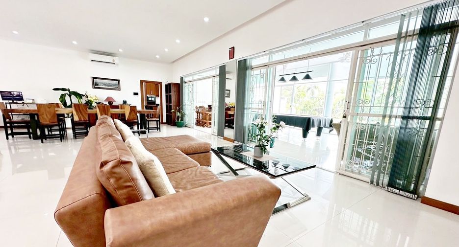 Villa en venta de 6 habitaciones en Bang Lamung, Chonburi