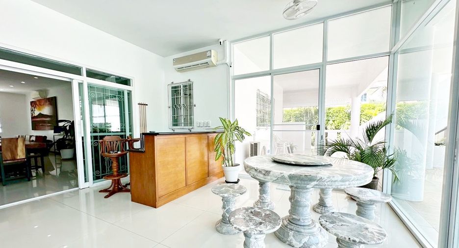 Villa en venta de 6 habitaciones en Bang Lamung, Chonburi