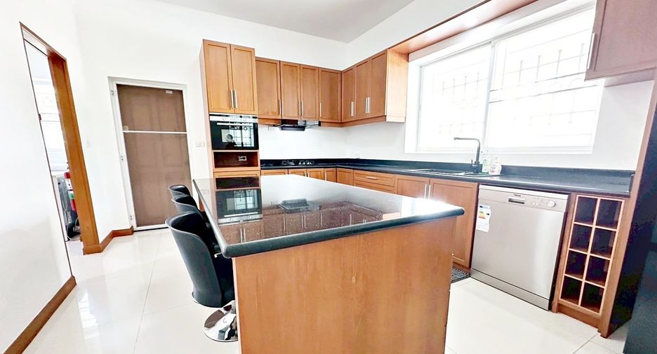 Villa en venta de 6 habitaciones en Bang Lamung, Chonburi