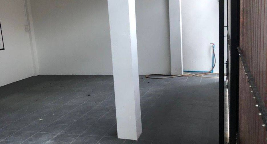 Haus zur Miete mit 3 Zimmer in Phaya Thai, Bangkok
