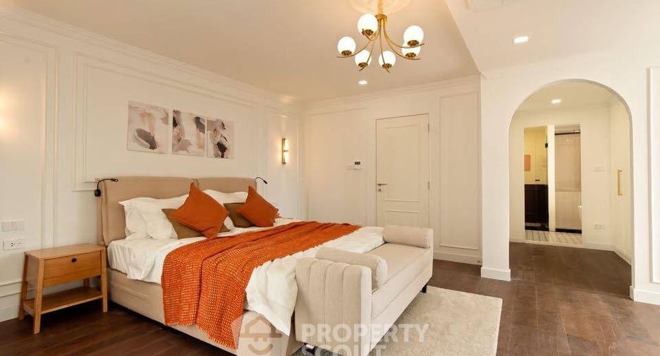 For sale 4 bedrooms condo in Watthana, Bangkok