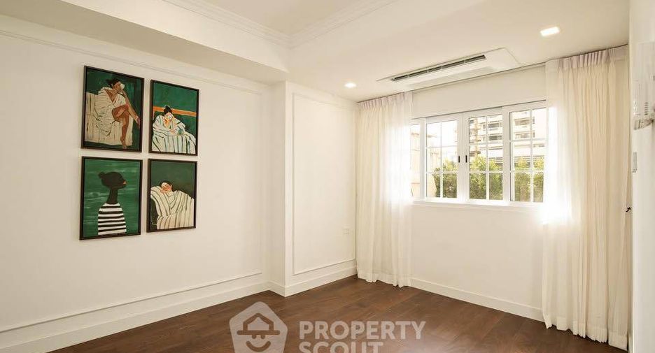 For sale 4 bedrooms condo in Watthana, Bangkok