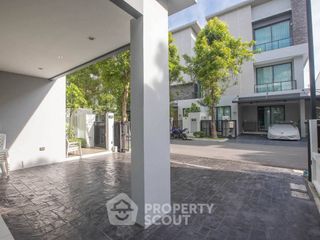 Casa en alquiler de 4 habitaciones en Lat Phrao, Bangkok
