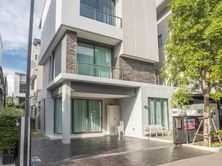 Casa en alquiler de 4 habitaciones en Lat Phrao, Bangkok