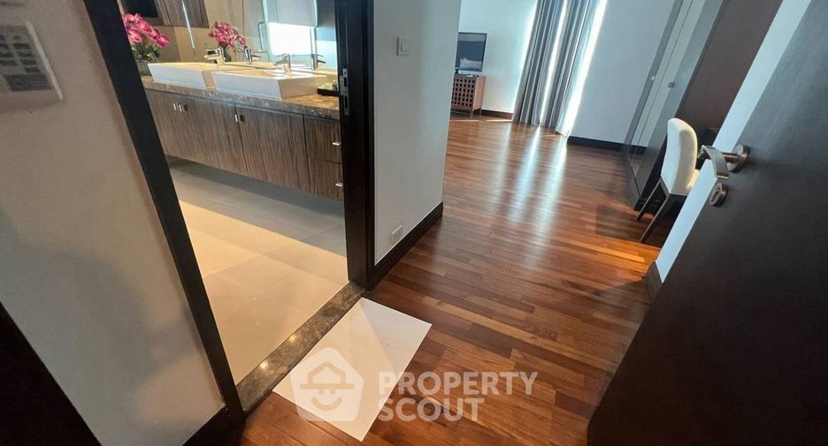 Condo en alquiler de 4 habitaciones en Pathum Wan, Bangkok