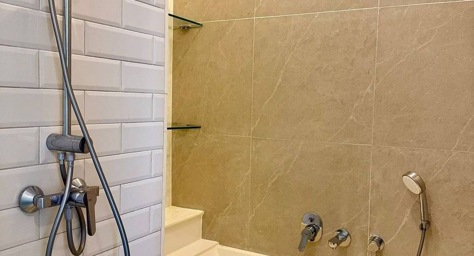 For sale 2 bedrooms condo in Khlong Toei, Bangkok