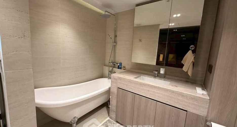 For sale 2 ベッドルーム condo in Sathon, Bangkok