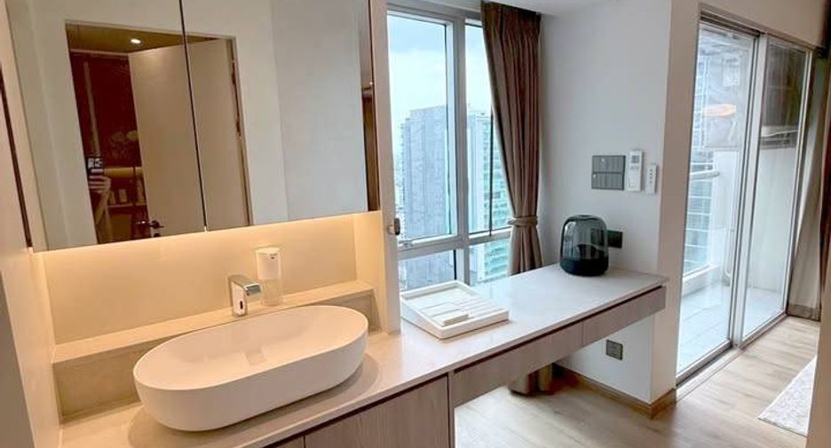 For sale 2 ベッドルーム condo in Sathon, Bangkok