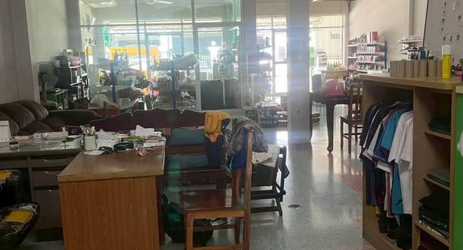 出售 4 卧室 联排别墅 在 Mueang Chon Buri, Chon Buri