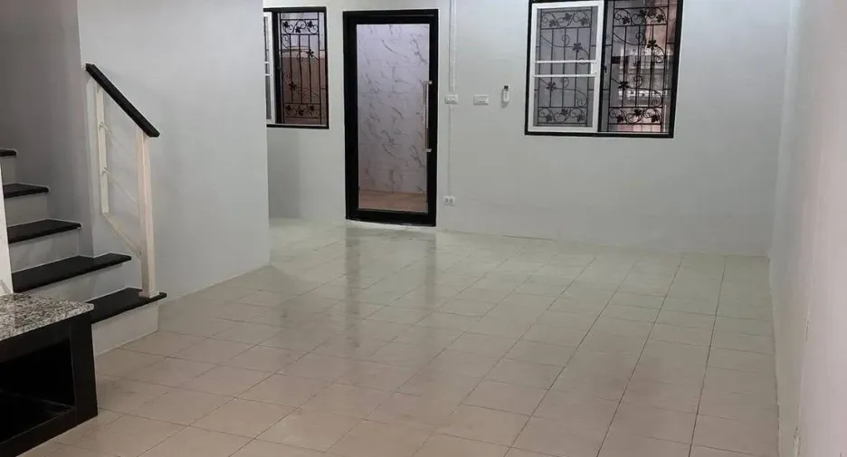 出租 3 卧室 联排别墅 在 Bang Sao Thong, Samut Prakan