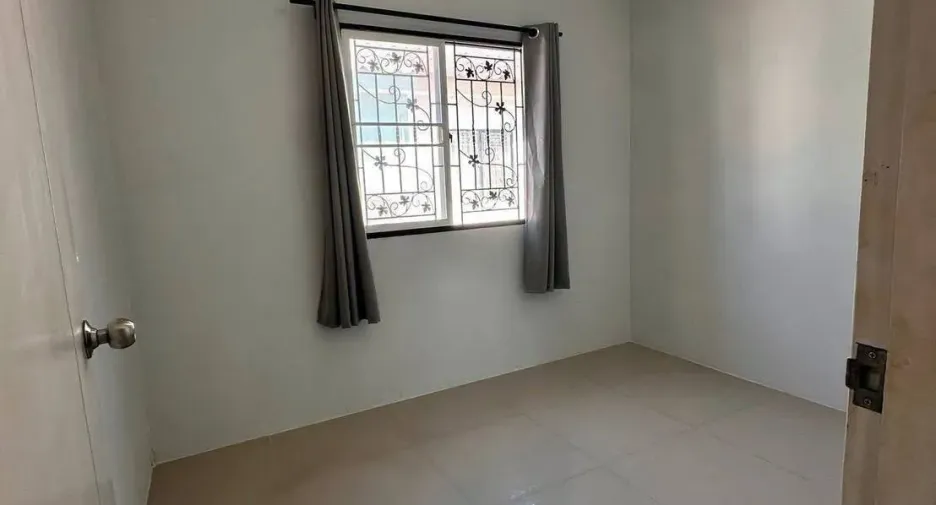 出租 3 卧室 联排别墅 在 Bang Sao Thong, Samut Prakan