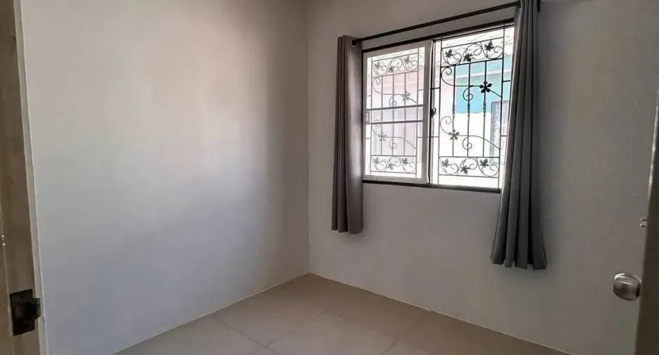 出租 3 卧室 联排别墅 在 Bang Sao Thong, Samut Prakan