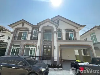 Casa en alquiler de 5 habitaciones en Taling Chan, Bangkok