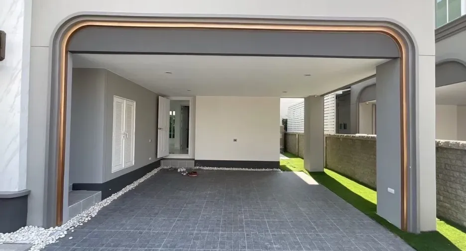 Casa en alquiler de 5 habitaciones en Taling Chan, Bangkok