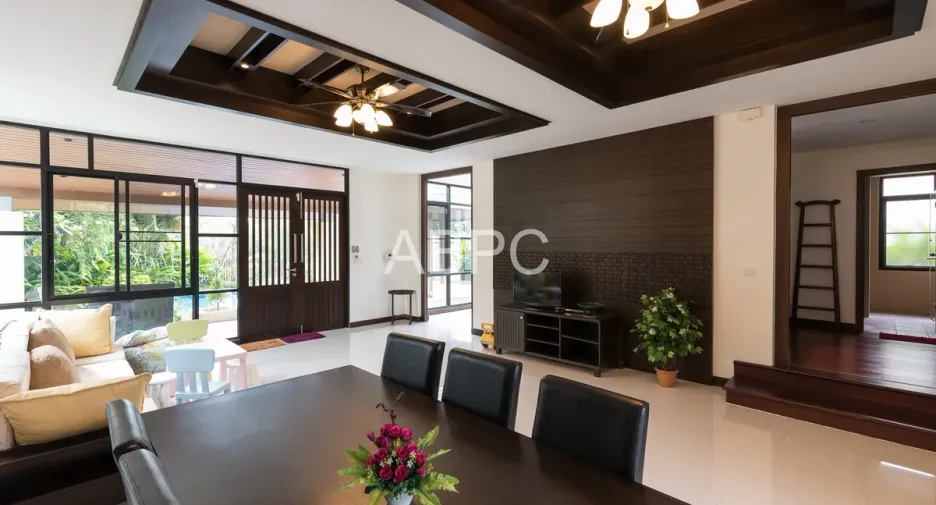 For rent and for sale 4 bedrooms house in Bang Lamung, Chonburi