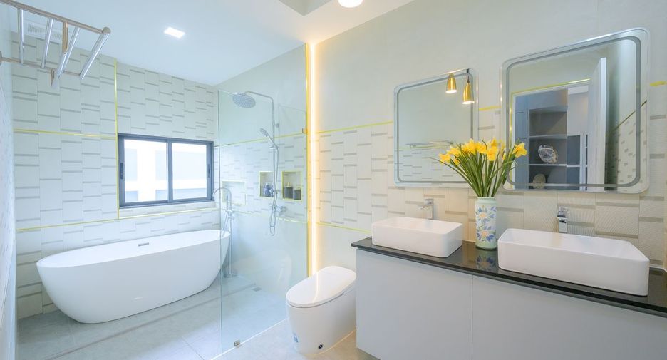 Casa en venta de 4 habitaciones en Bang Lamung, Chonburi