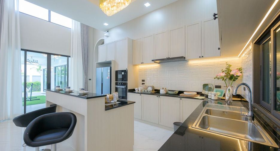 Casa en venta de 4 habitaciones en Bang Lamung, Chonburi