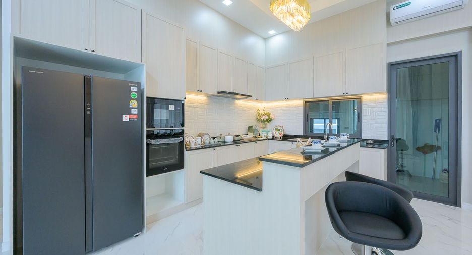 Casa en venta de 4 habitaciones en Bang Lamung, Chonburi