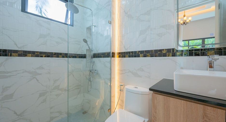 Casa en venta de 4 habitaciones en Bang Lamung, Chonburi