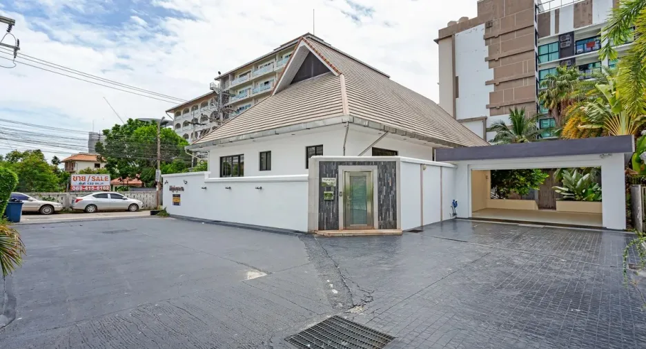 For rent and for sale 4 bedrooms house in Bang Lamung, Chonburi