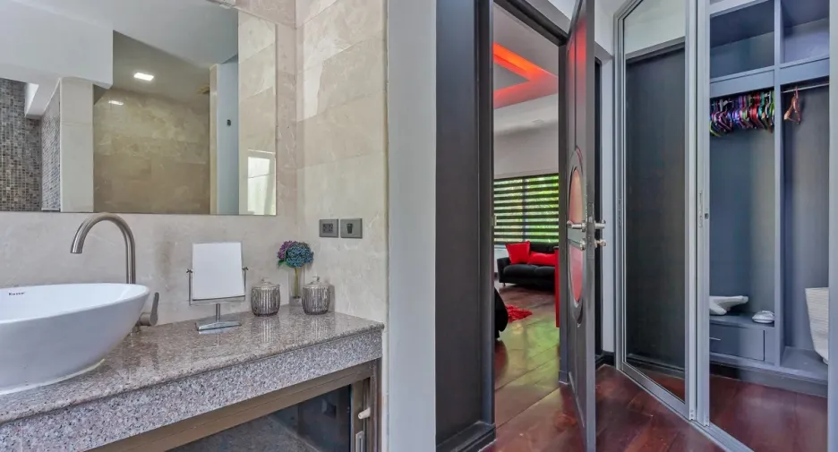 For rent and for sale 5 bedrooms house in Bang Lamung, Chonburi