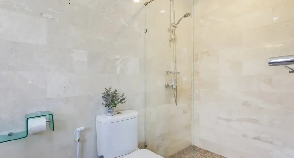 For rent and for sale 5 bedrooms house in Bang Lamung, Chonburi
