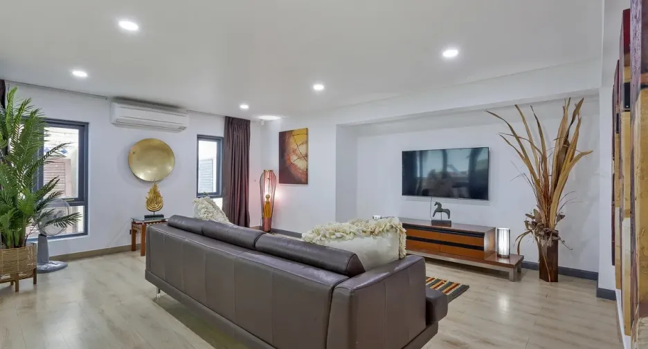 For rent and for sale 5 bedrooms house in Bang Lamung, Chonburi
