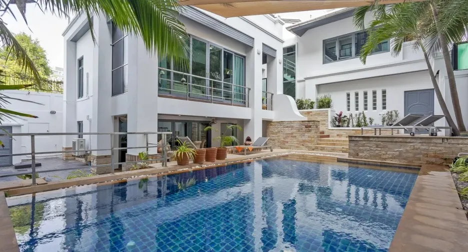 For rent and for sale 5 bedrooms house in Bang Lamung, Chonburi