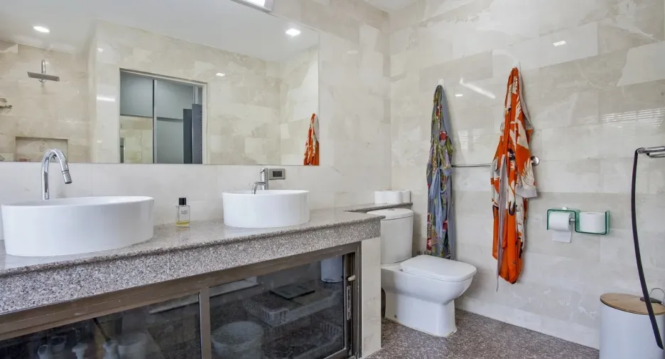 For rent and for sale 5 bedrooms house in Bang Lamung, Chonburi