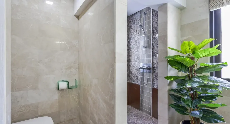 For rent and for sale 5 bedrooms house in Bang Lamung, Chonburi
