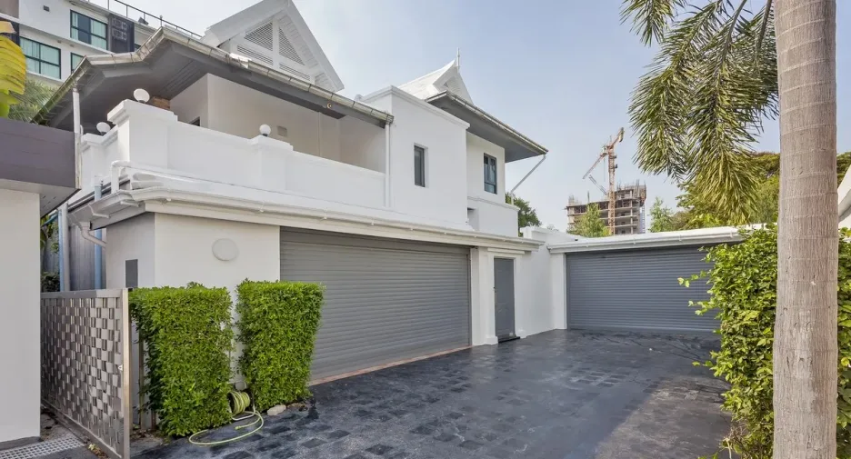 For rent and for sale 5 bedrooms house in Bang Lamung, Chonburi